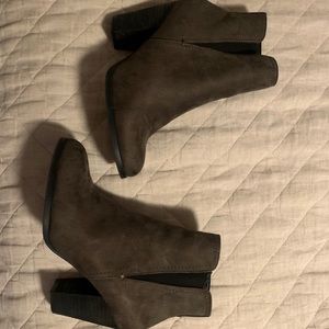 Dark green / black booties